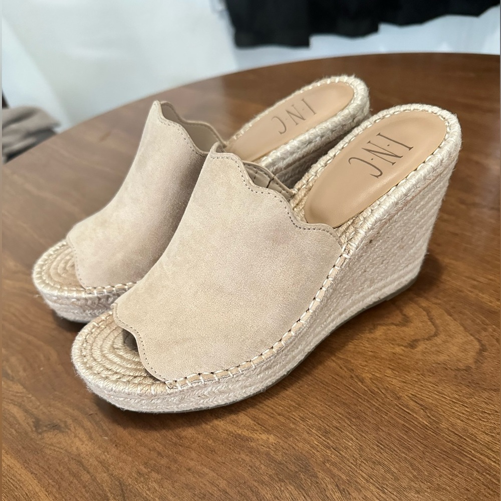 I.N.C International Concept wedge suede - New - size 6
